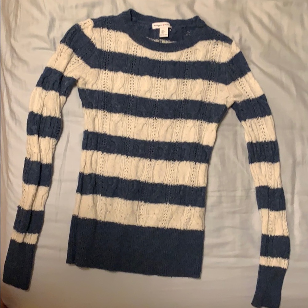 Long sleeve knitted sweater